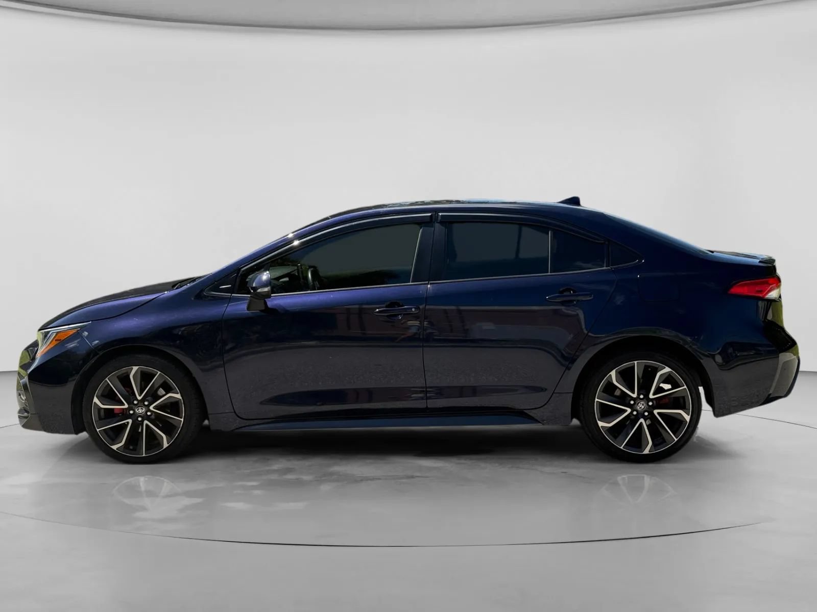 Used 2021 Toyota Corolla SE FWD image 2
