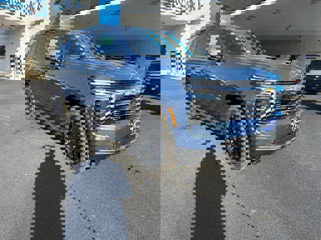 New 2026 Chevrolet Suburban Premier image 4