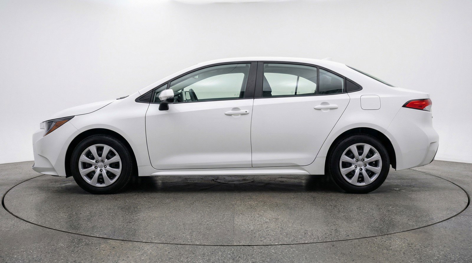 Used 2025 Toyota Corolla LE FWD image 5