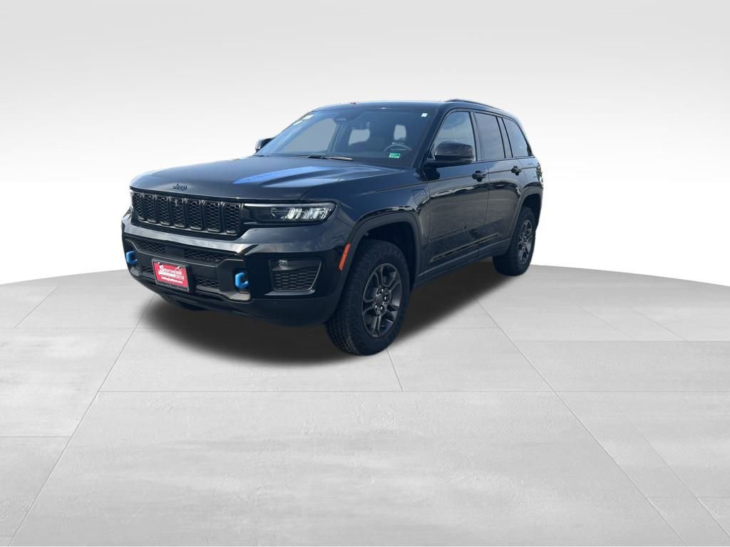 New 2024 Jeep Grand Cherokee Trailhawk w/ Luxury Tech Group III AWD/4WD image 2