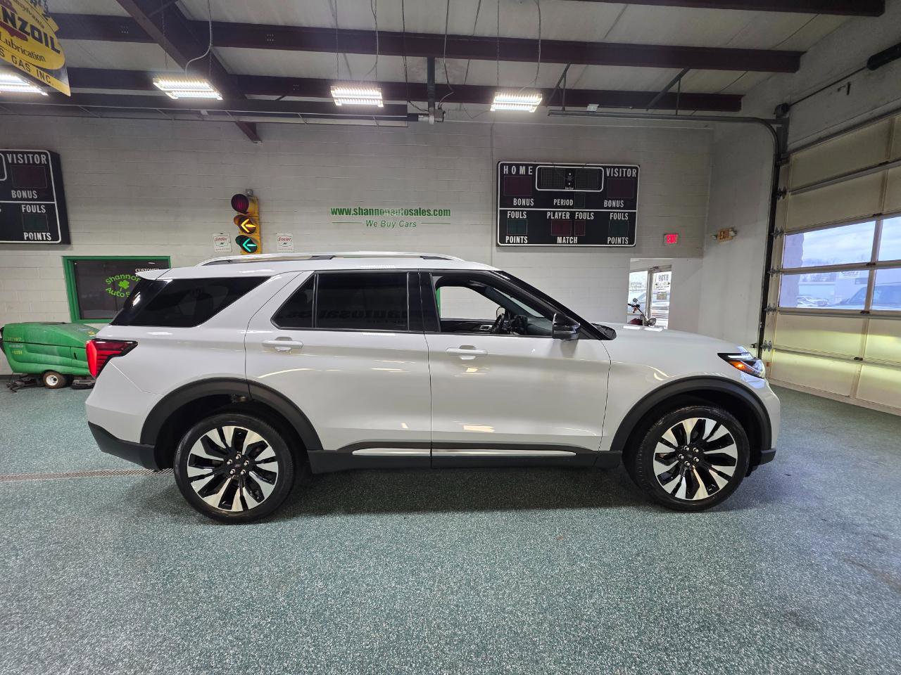 Used 2025 Ford Explorer Platinum w/ LUX Leather Package image 5