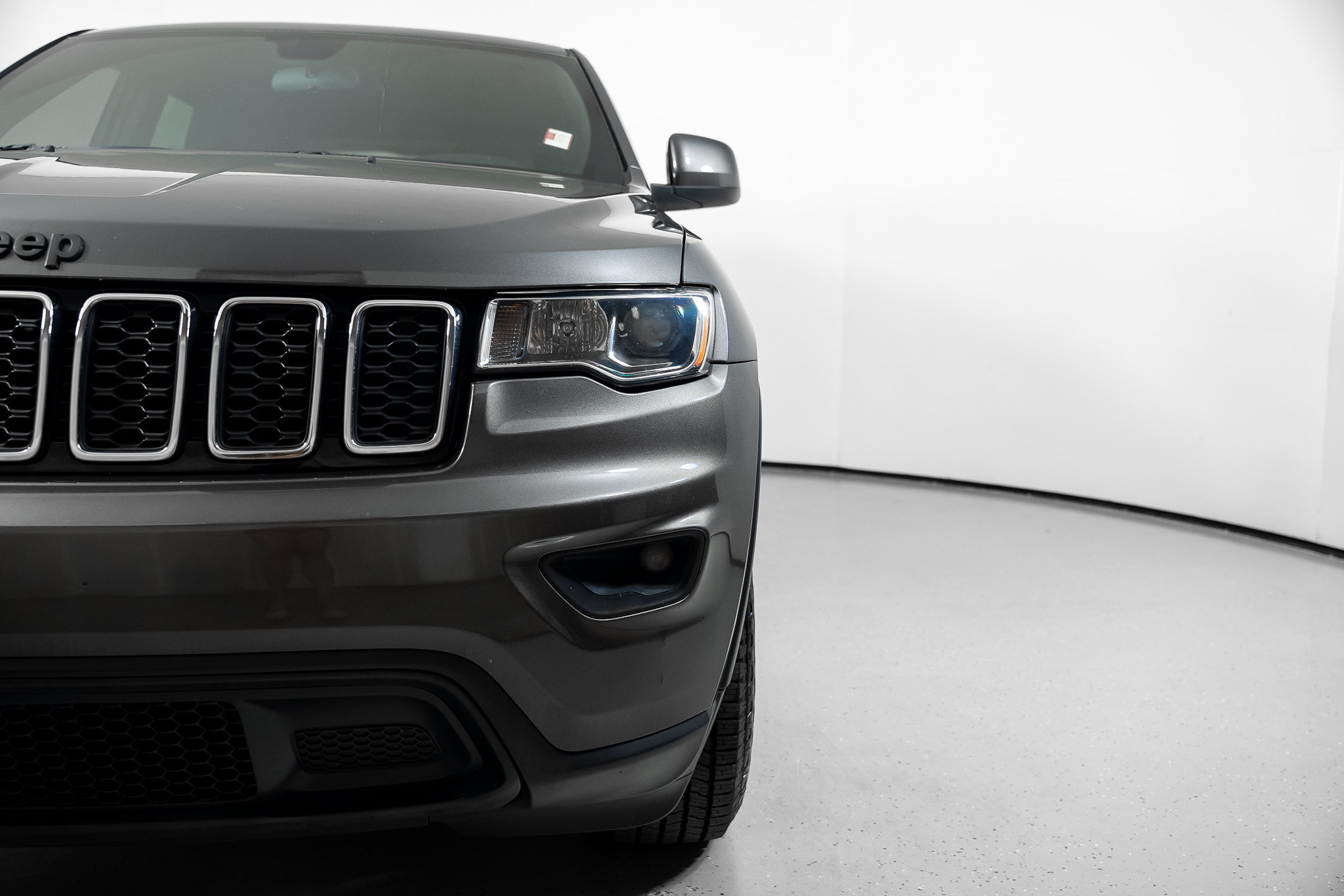 Used 2018 Jeep Grand Cherokee Laredo RWD image 20