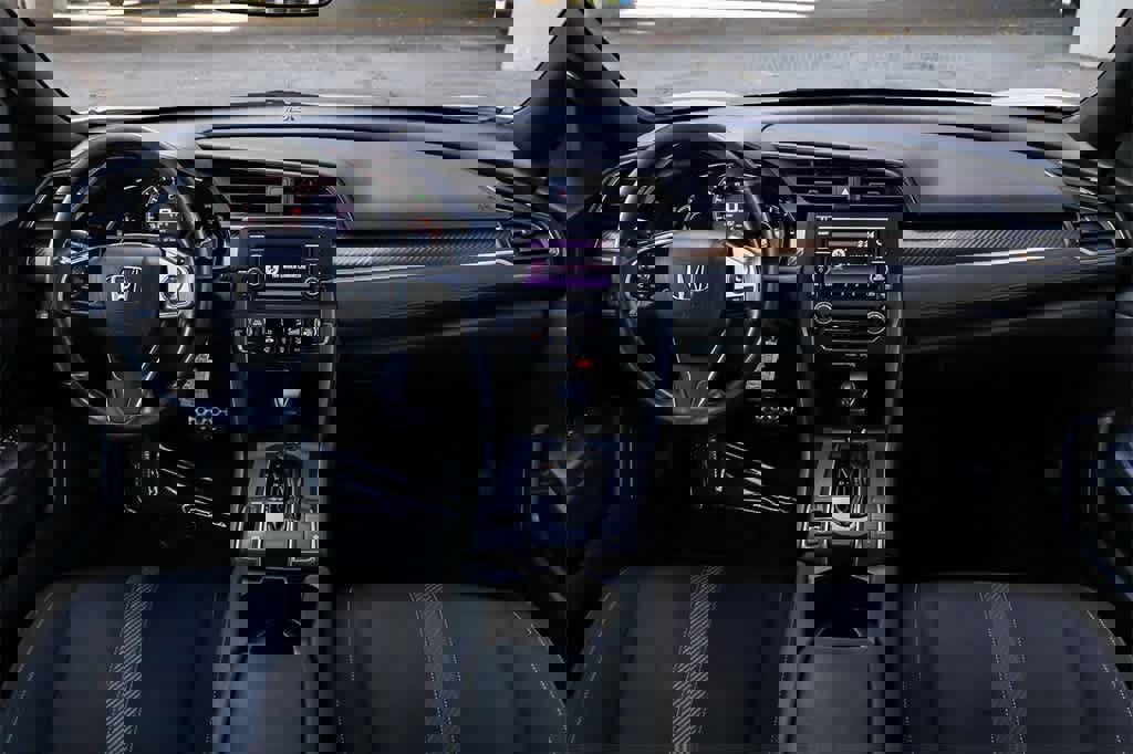 Used 2017 Honda Civic Sport image 12