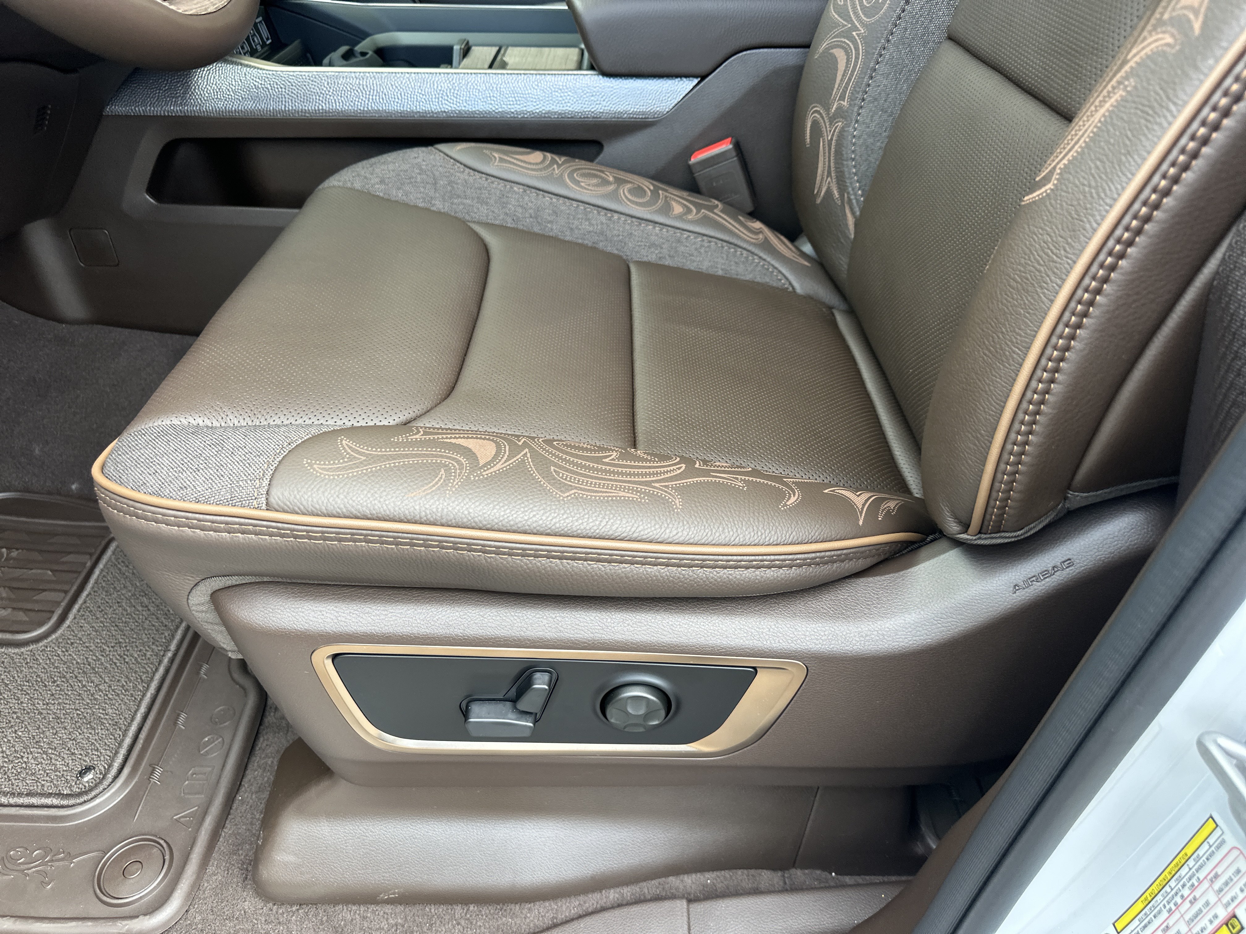 New 2027 RAM 1500 Longhorn AWD/4WD image 30