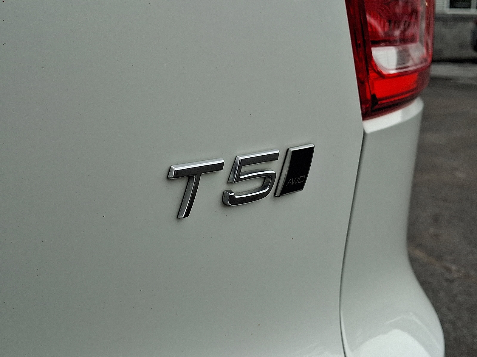 Used 2021 Volvo XC40 T5 R-Design w/ Climate Package image 31