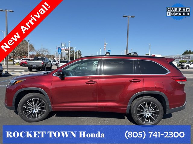 Used 2017 Toyota Highlander SE image 2