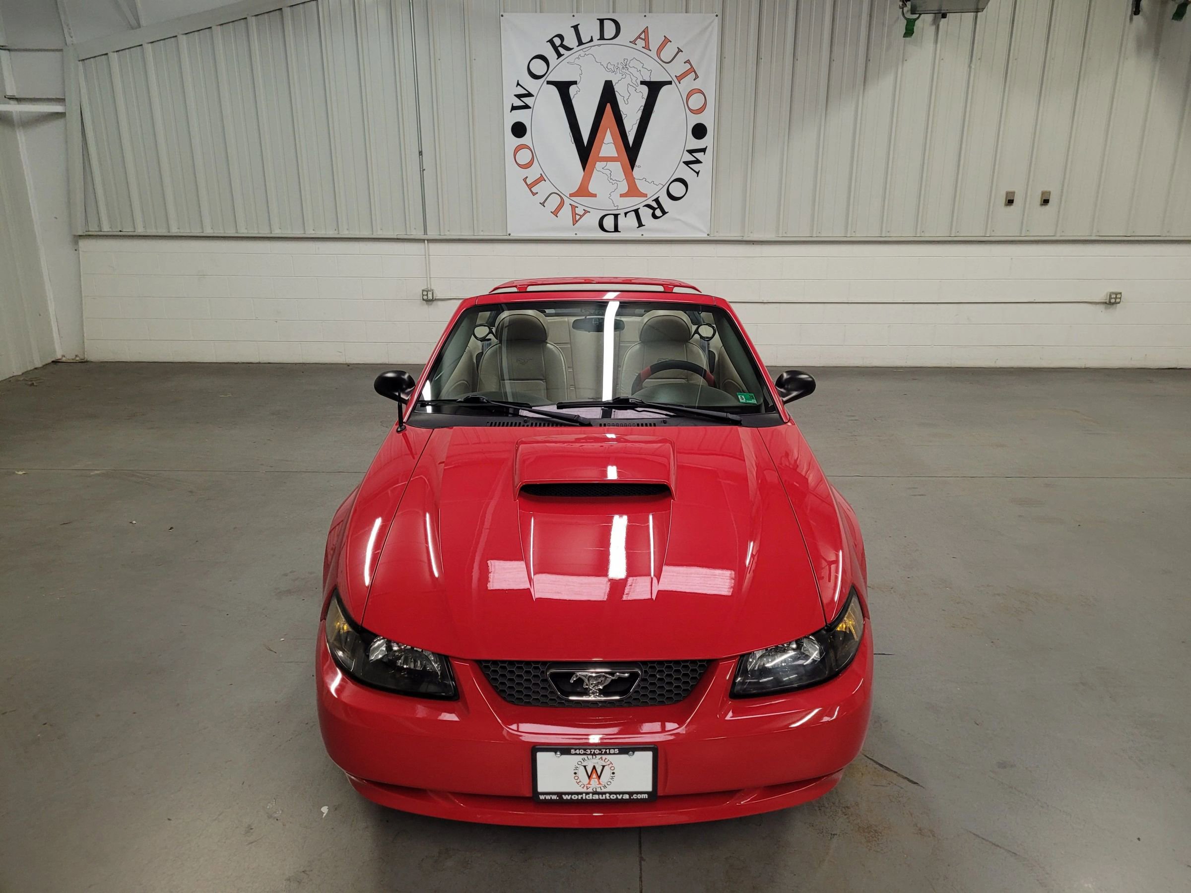 Used 2004 Ford Mustang Deluxe Convertible 2D image 12