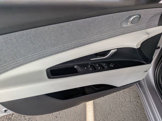 Used 2025 Hyundai Elantra Limited FWD image 8