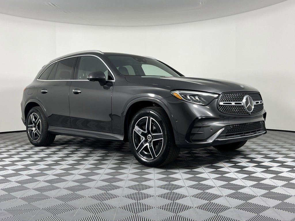 Used 2025 Mercedes-Benz GLC 300 4MATIC image 1