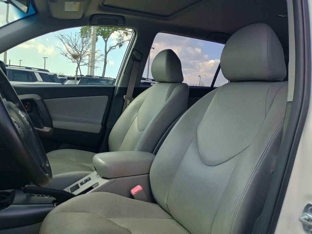 Used 2007 Toyota RAV4 Limited image 14