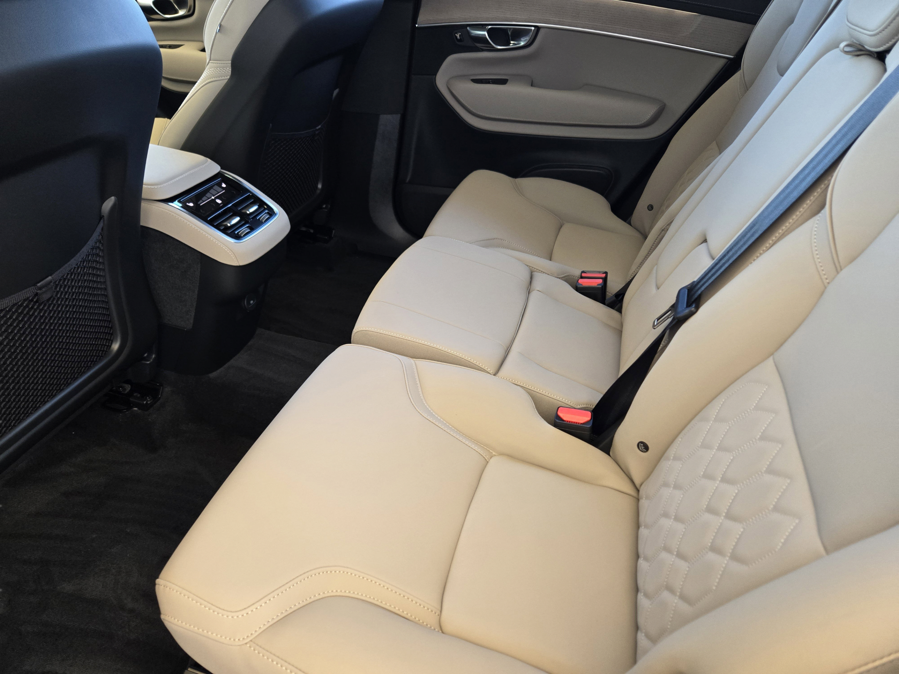 Used 2026 Volvo XC90 B6 Plus w/ Protection Package Premier AWD/4WD image 35
