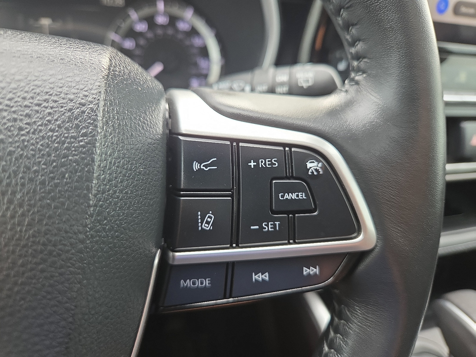Used 2024 Toyota Highlander XLE AWD/4WD image 18