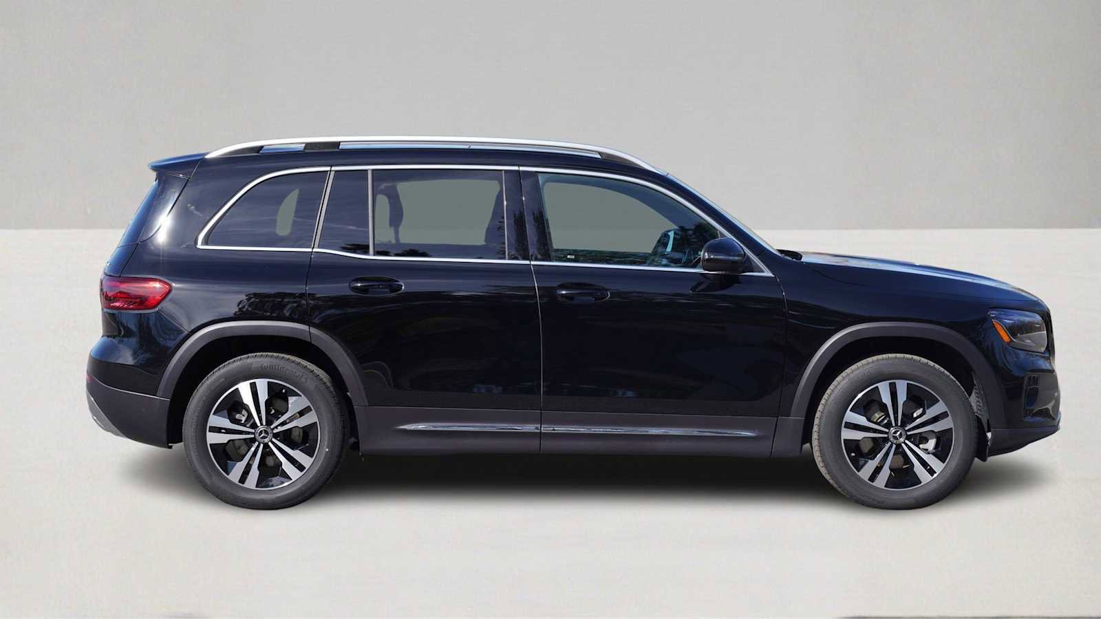 Used 2026 Mercedes-Benz GLB 250 4MATIC image 4