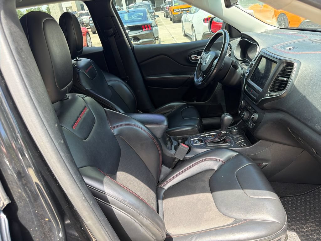 Used 2020 Jeep Cherokee Trailhawk AWD/4WD image 27