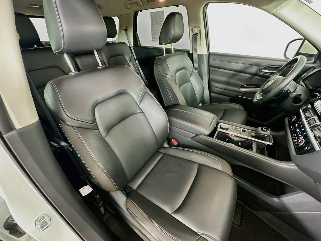 Used 2024 Nissan Pathfinder SL AWD/4WD image 34