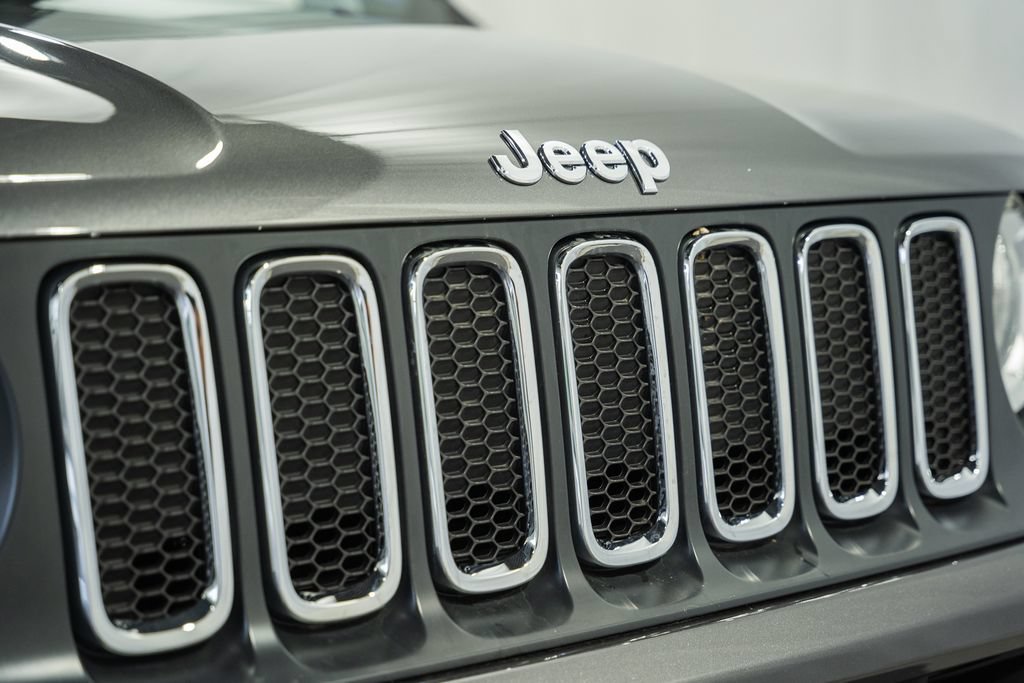 Certified 2018 Jeep Renegade Latitude AWD/4WD image 10