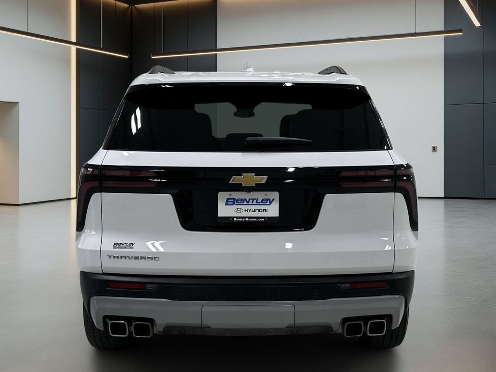 Used 2025 Chevrolet Traverse LT w/ Driver Confidence Package FWD image 5