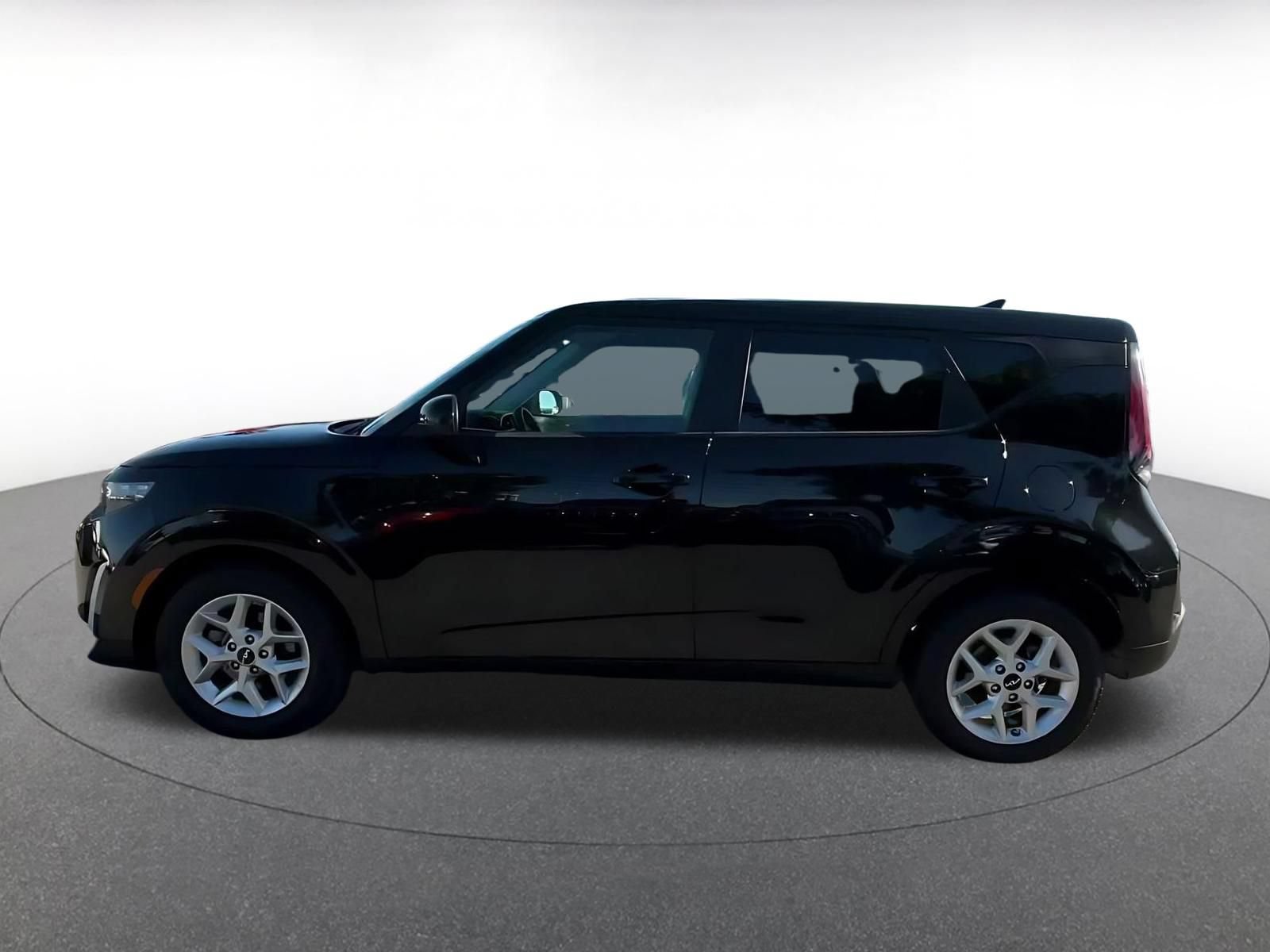 Used 2025 Kia Soul LX w/ LX Technology Package FWD image 11