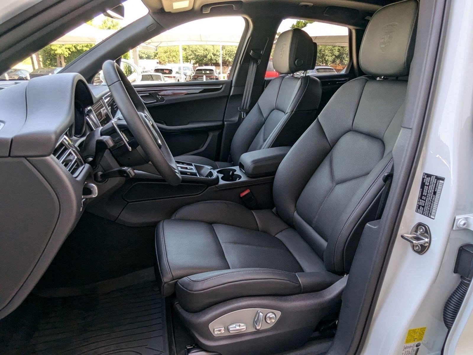 Certified 2025 Porsche Macan image 5