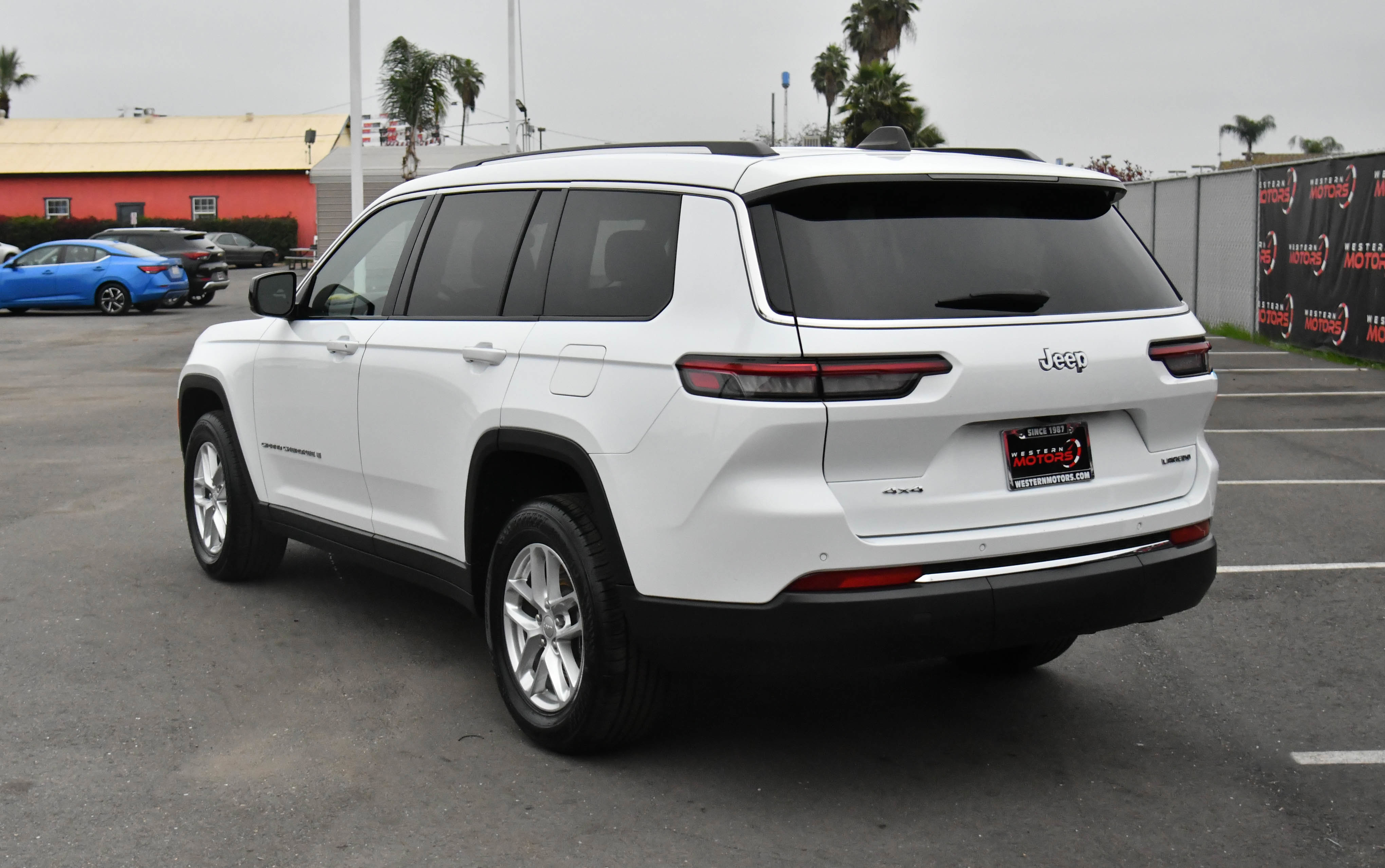 Used 2023 Jeep Grand Cherokee L Laredo image 6