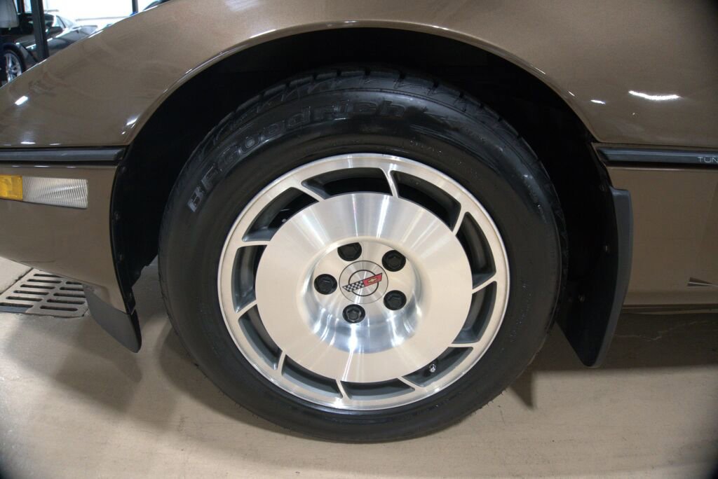 Used 1986 Chevrolet Corvette Convertible image 38