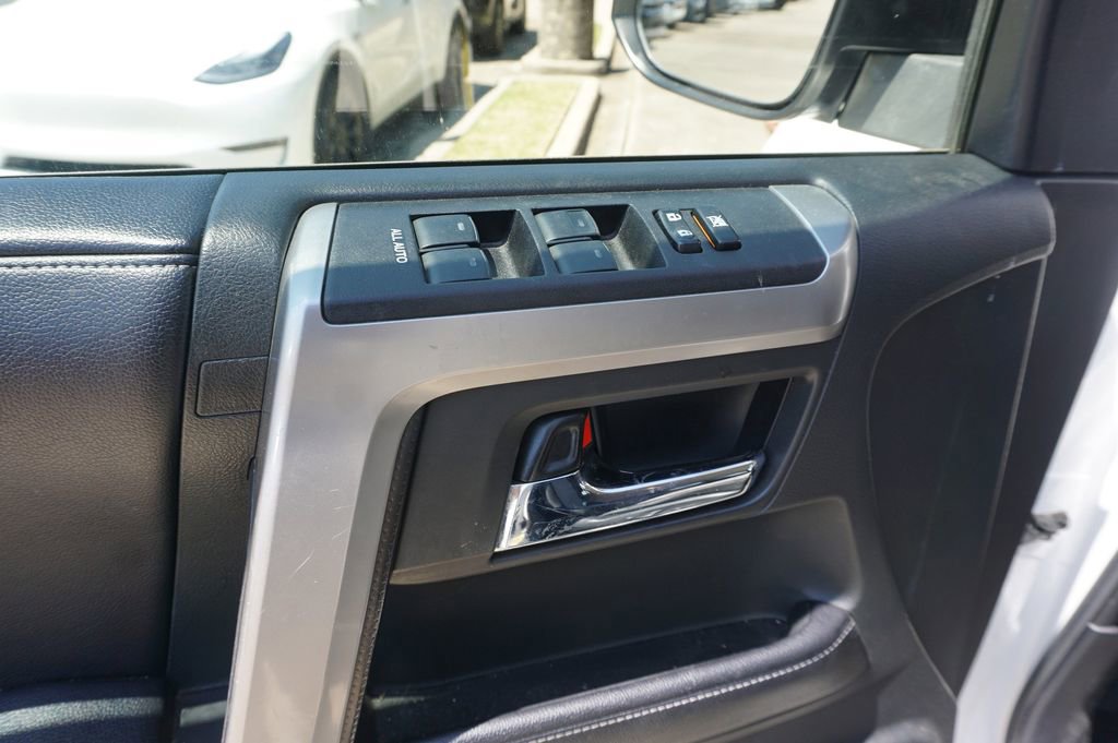 Used 2017 Toyota 4Runner SR5 image 3