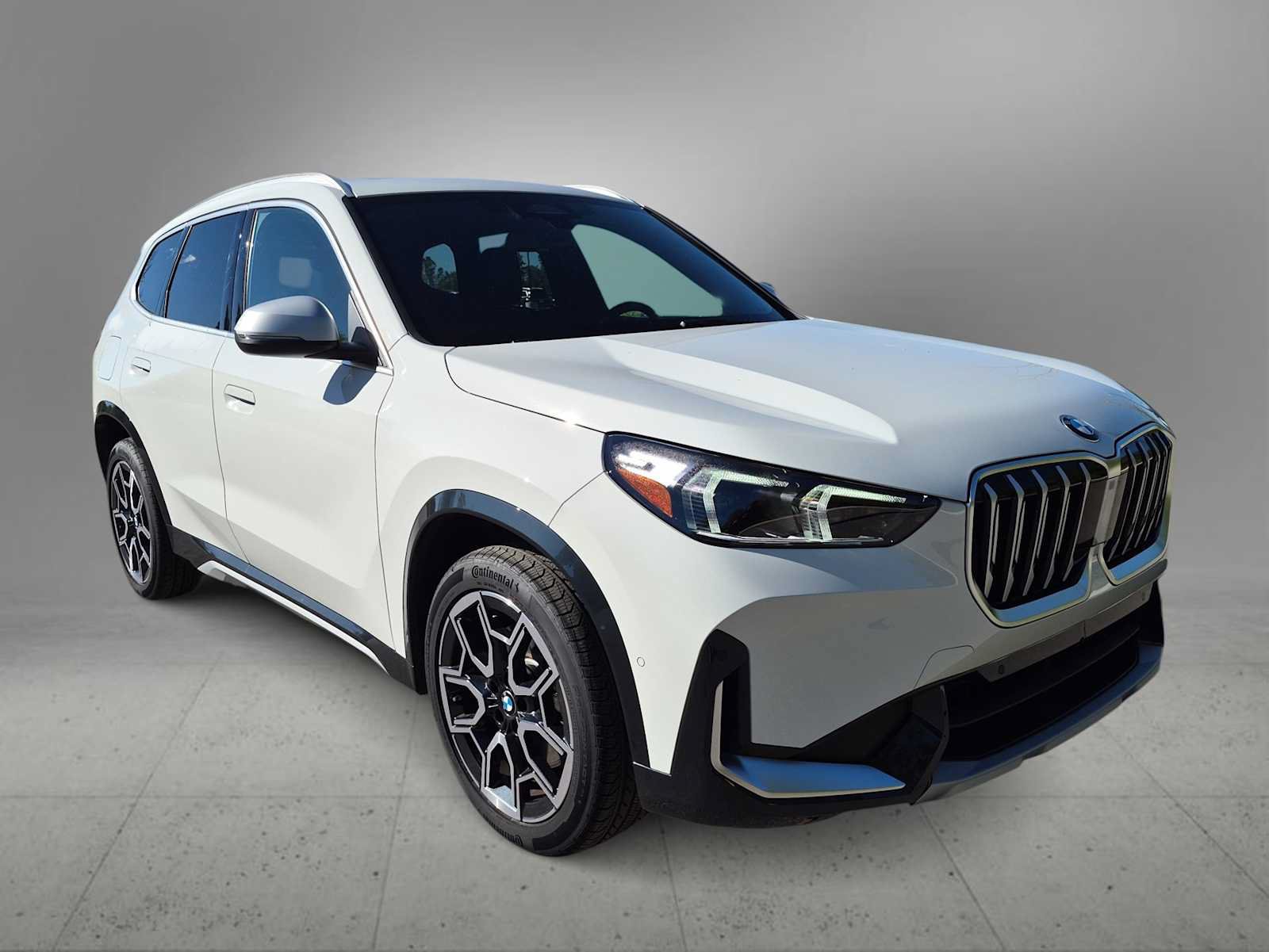 Used 2024 BMW X1 xDrive28i w/ Convenience Package AWD/4WD image 2