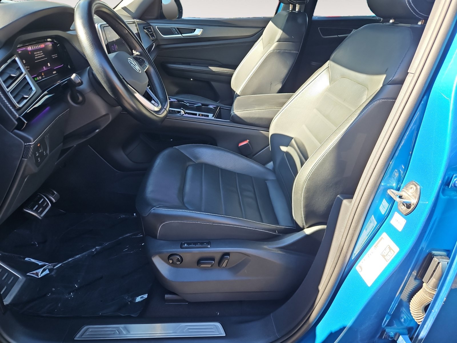 Used 2024 Volkswagen Atlas Cross Sport SEL R-Line AWD/4WD image 9
