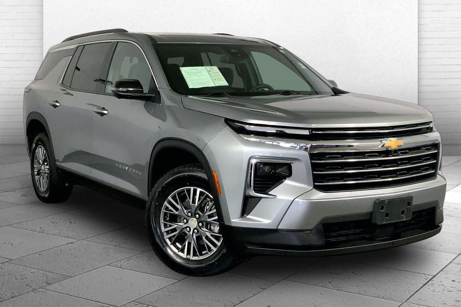 Used 2024 Chevrolet Traverse LT AWD/4WD image 1
