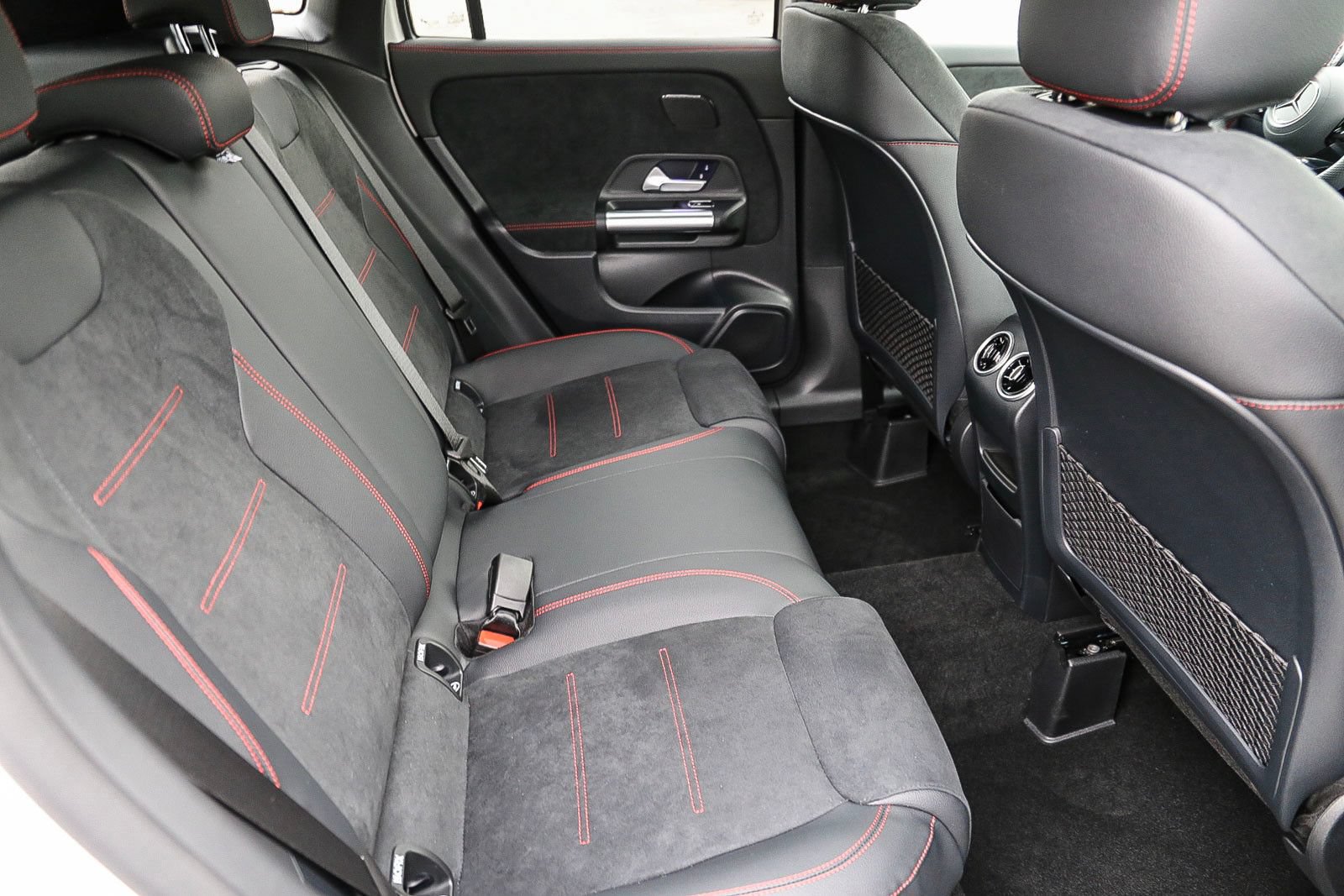 Used 2025 Mercedes-Benz GLA 250 4MATIC image 21