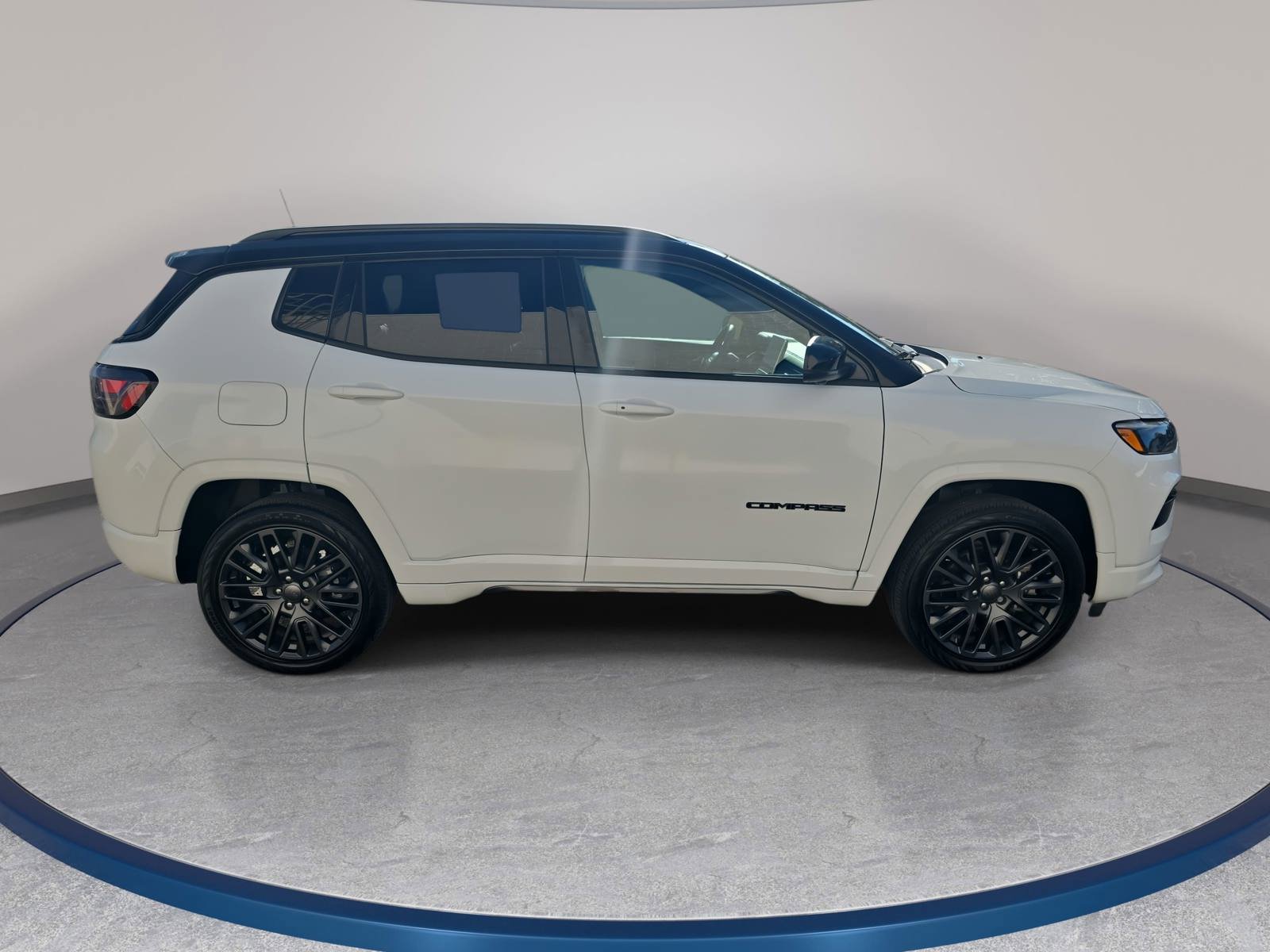 Used 2023 Jeep Compass High Altitude w/ Driver Assist Group I AWD/4WD image 4