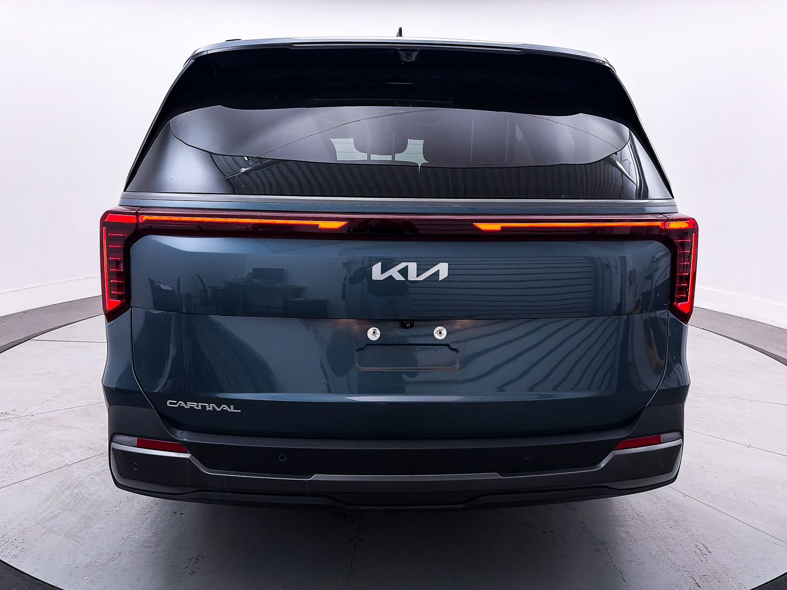 Used 2025 Kia Carnival image 17