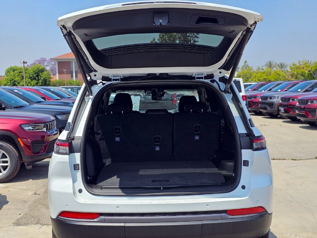 New 2026 Jeep Grand Cherokee Altitude RWD image 7