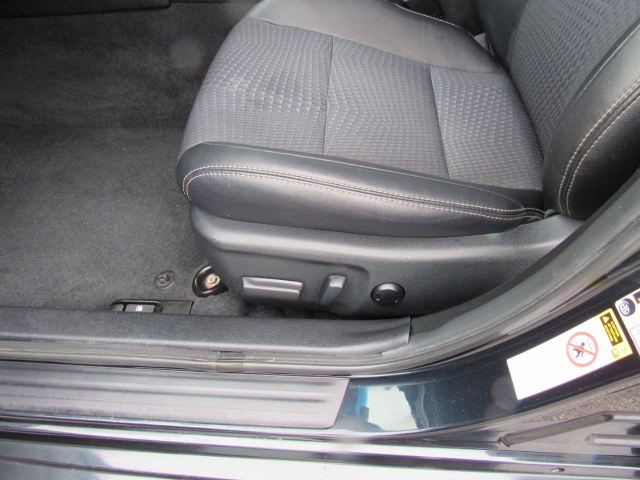 Used 2012 Toyota Camry SE FWD image 14