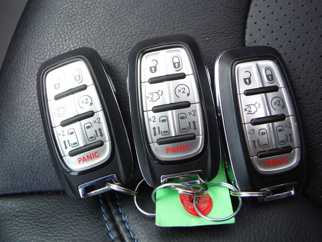 Used 2021 Chrysler Pacifica Touring-L w/ Uconnect Theater Family Group FWD image 55