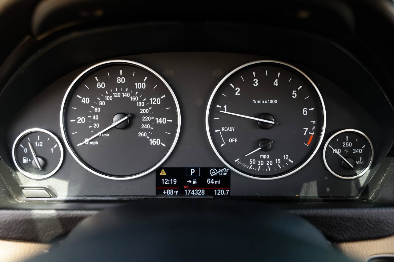 Used 2015 BMW 320i Sedan RWD image 29