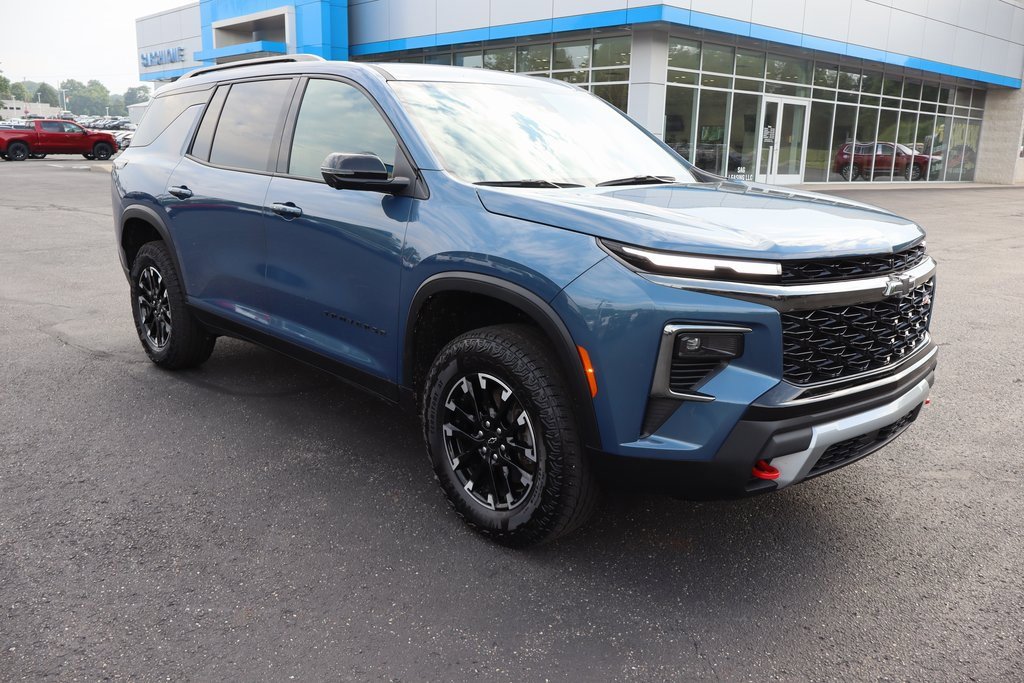 Used 2024 Chevrolet Traverse Z71 image 2