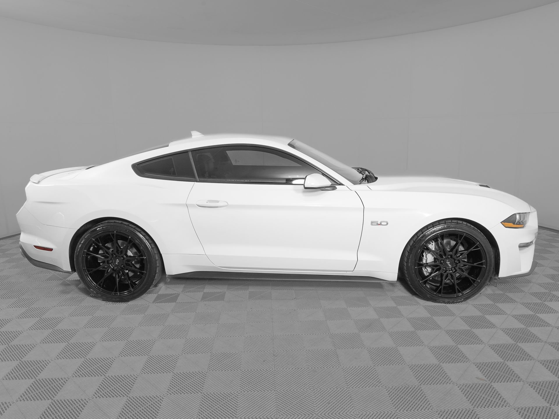 Used 2023 Ford Mustang GT Premium image 4