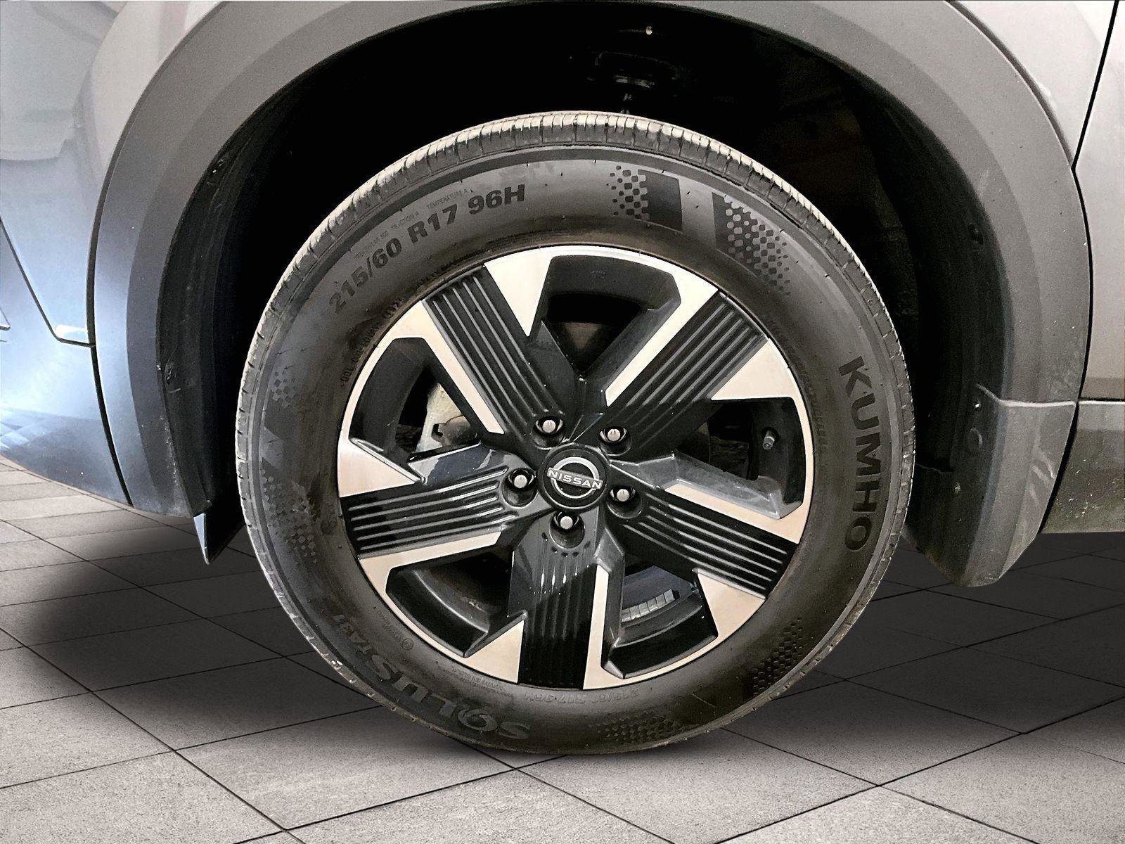 Used 2025 Nissan Kicks SV image 8