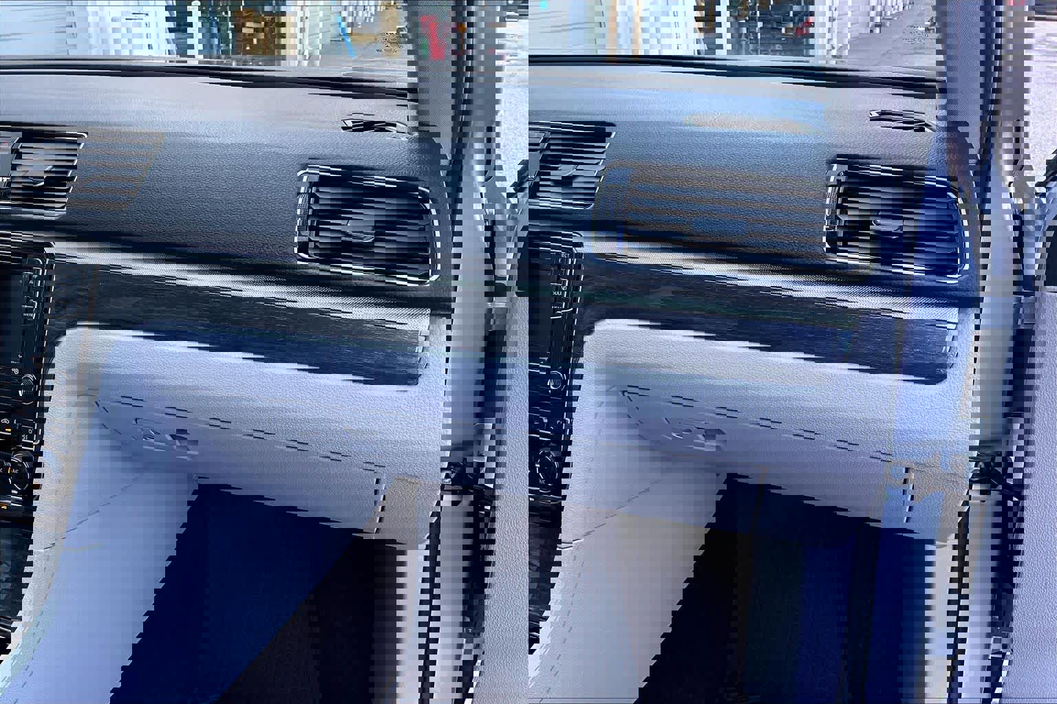 Used 2018 Volkswagen Passat 2.0T SE image 19