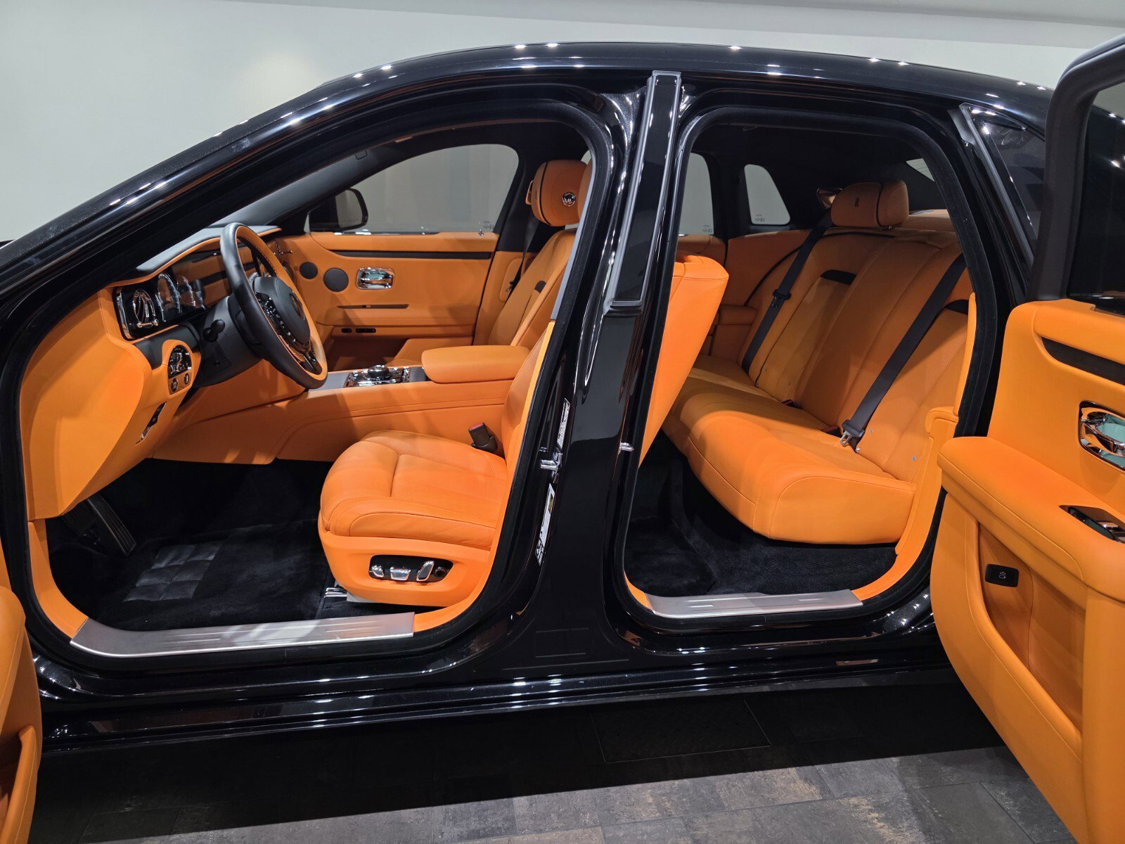 Used 2024 Rolls-Royce Ghost image 11