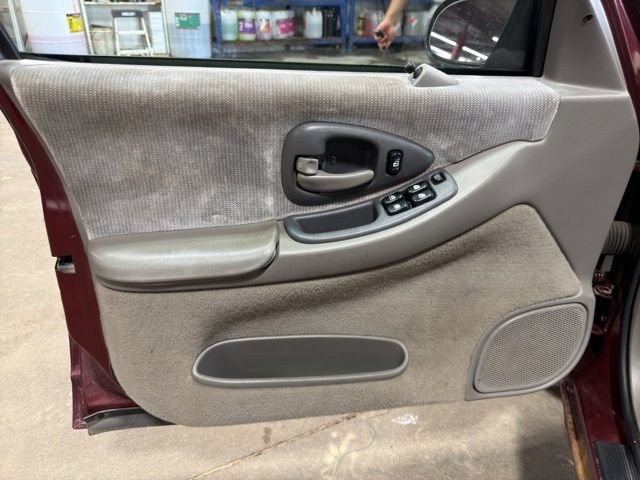 Used 2001 Chevrolet Lumina w/ Preferred Equipment Group FWD image 21