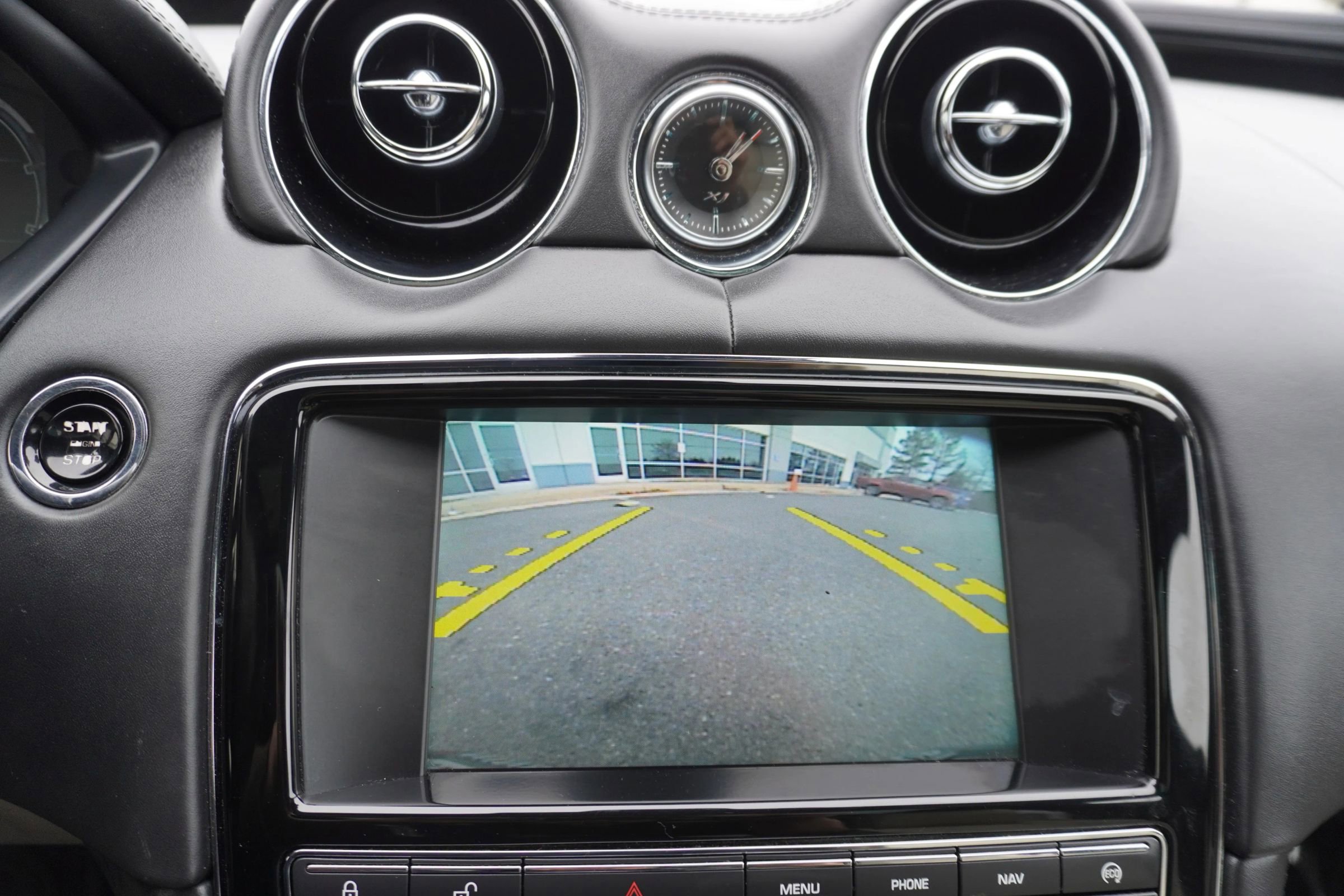 Used 2015 Jaguar XJ image 18