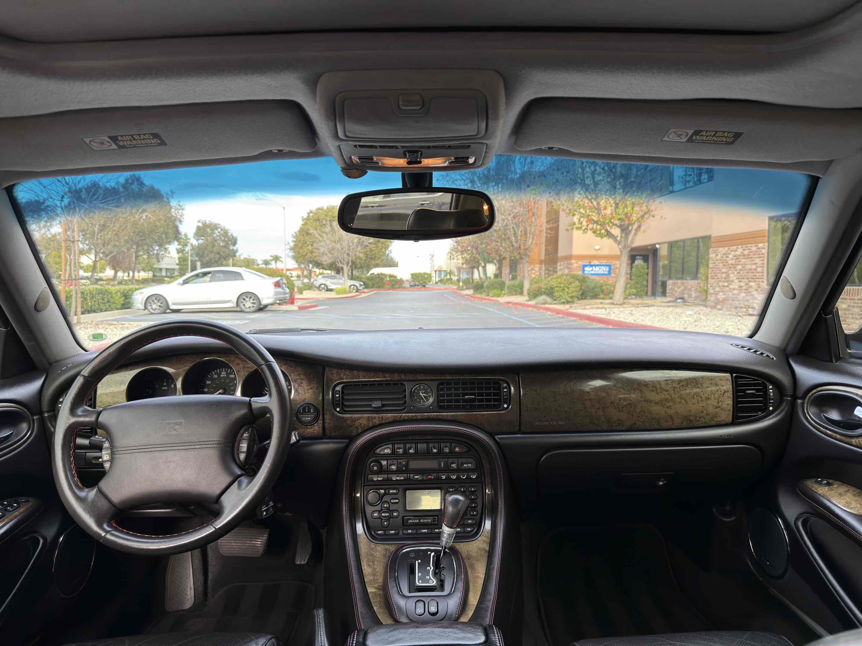 Used 2002 Jaguar XJ8 image 48