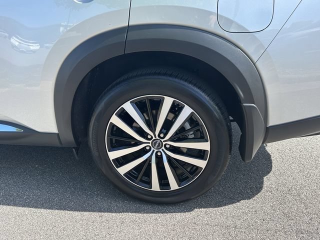 Certified 2025 Nissan Pathfinder Platinum FWD image 22