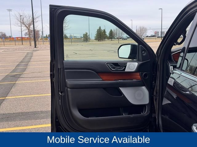 Used 2019 Lincoln Navigator L Reserve AWD/4WD image 5