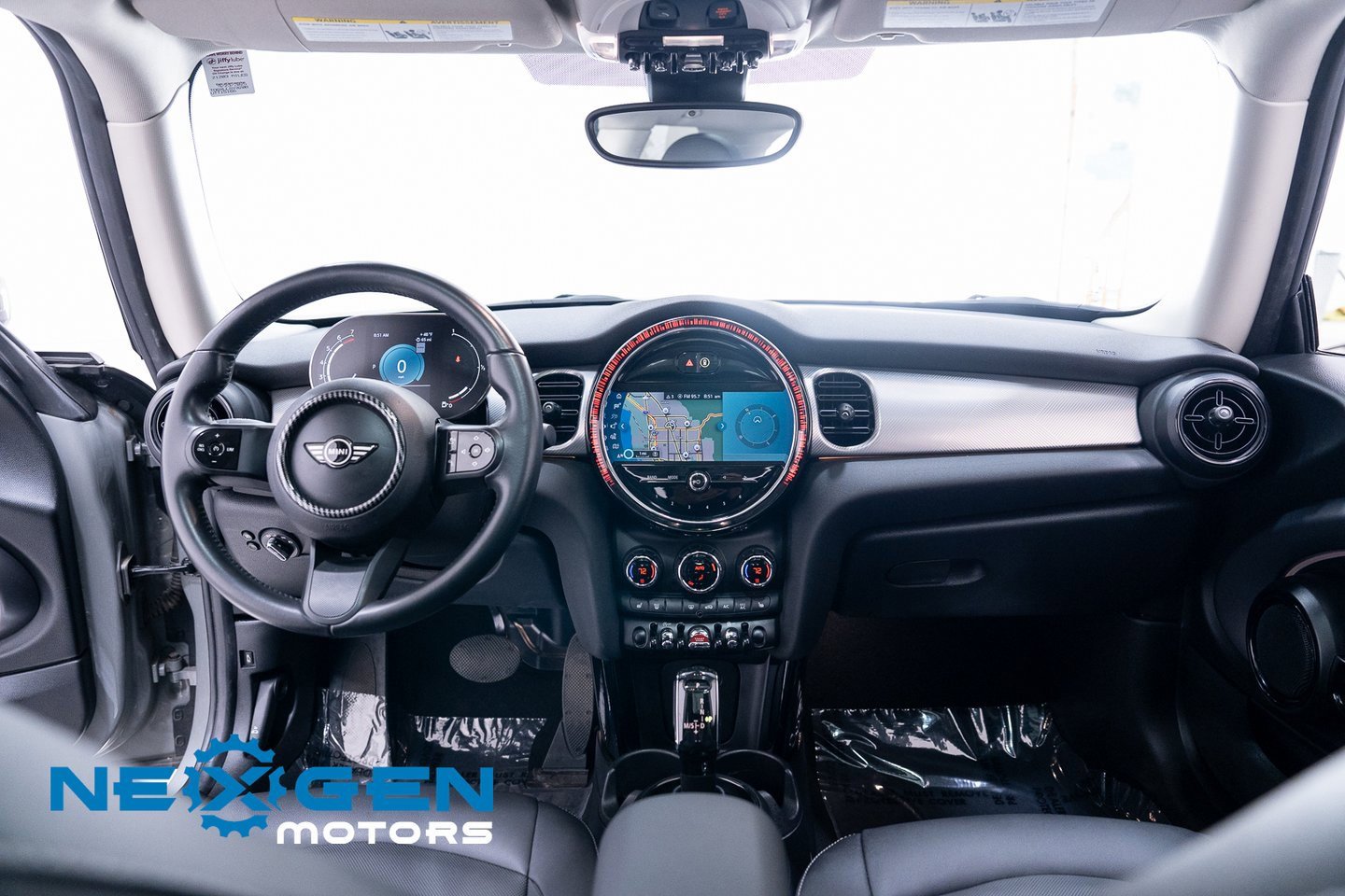 Used 2023 MINI Cooper 2-Door Hardtop image 7