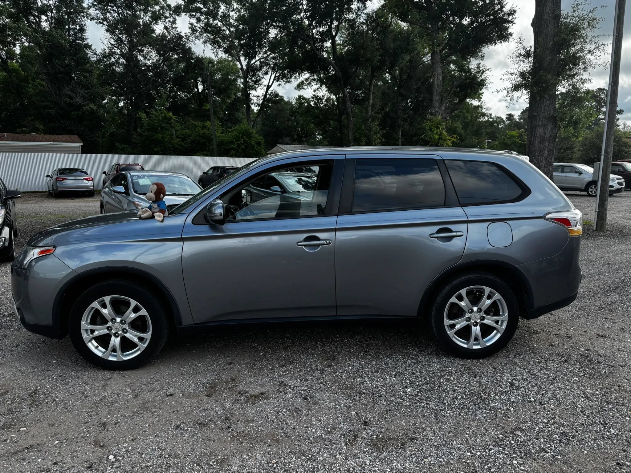 Used 2015 Mitsubishi Outlander SE FWD image 2