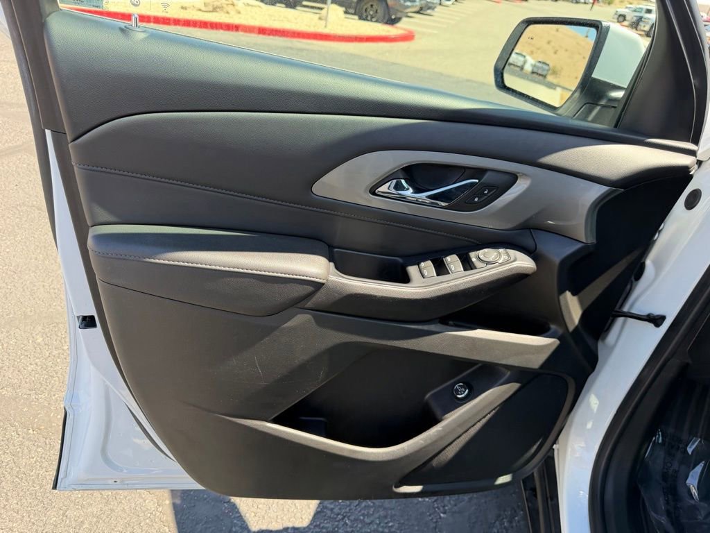 Used 2023 Chevrolet Traverse LT AWD/4WD image 23