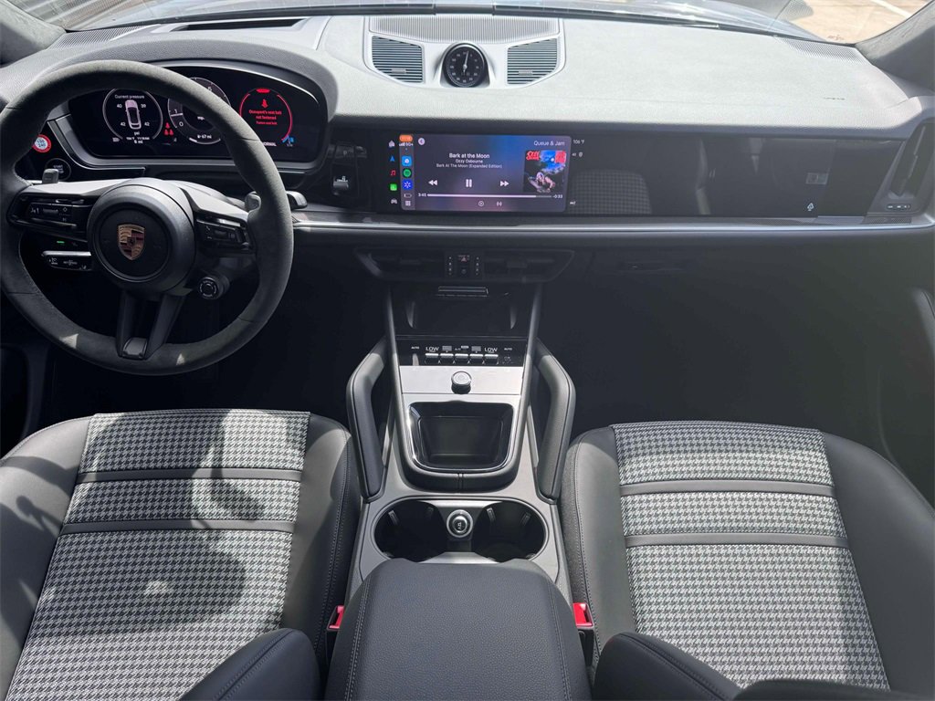 New 2025 Porsche Cayenne Coupe image 17